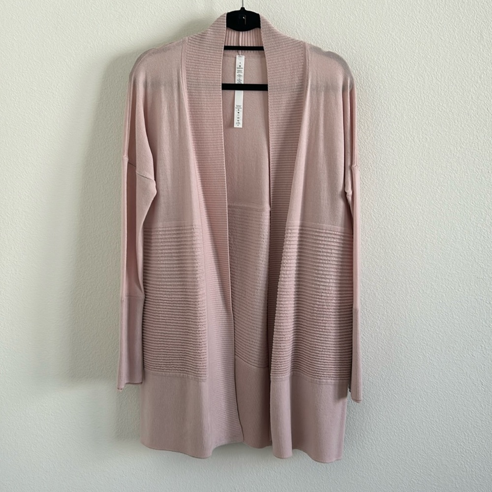 Lululemon Sit in Lotus Wrap size 4 Feather Pink like new